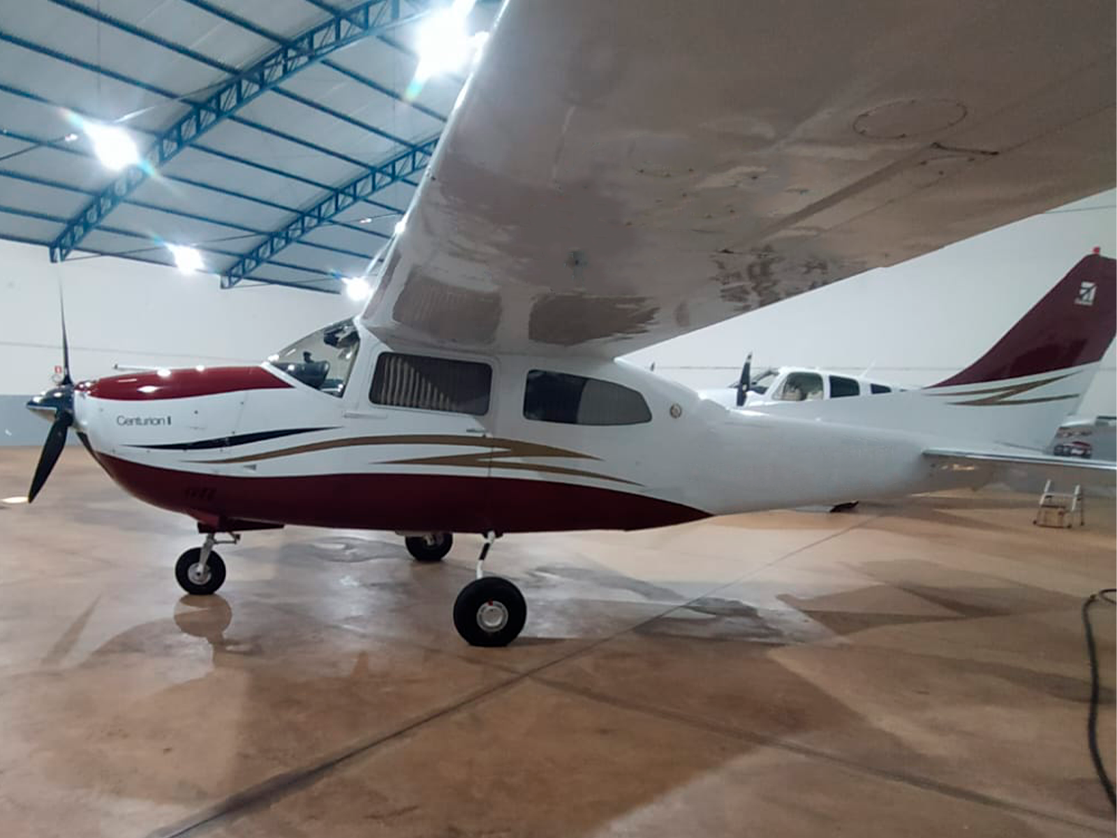 Cessna 210 Centurion 1977 miniatura 4