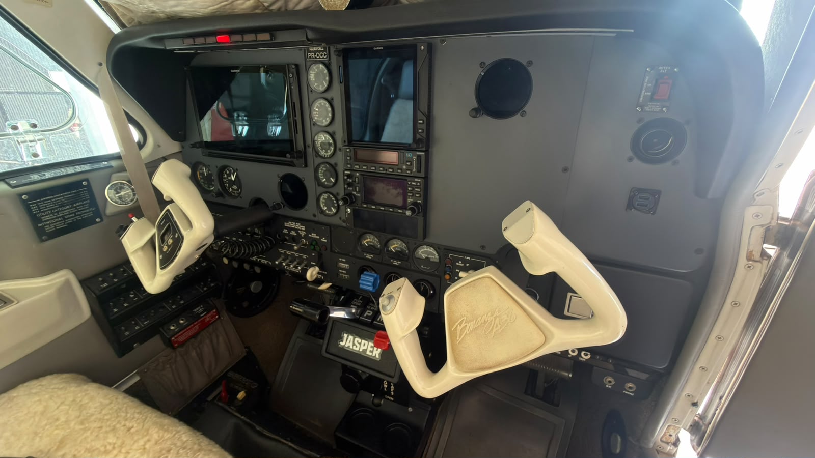 Beechcraft Bonanza A36 1999 miniatura 5