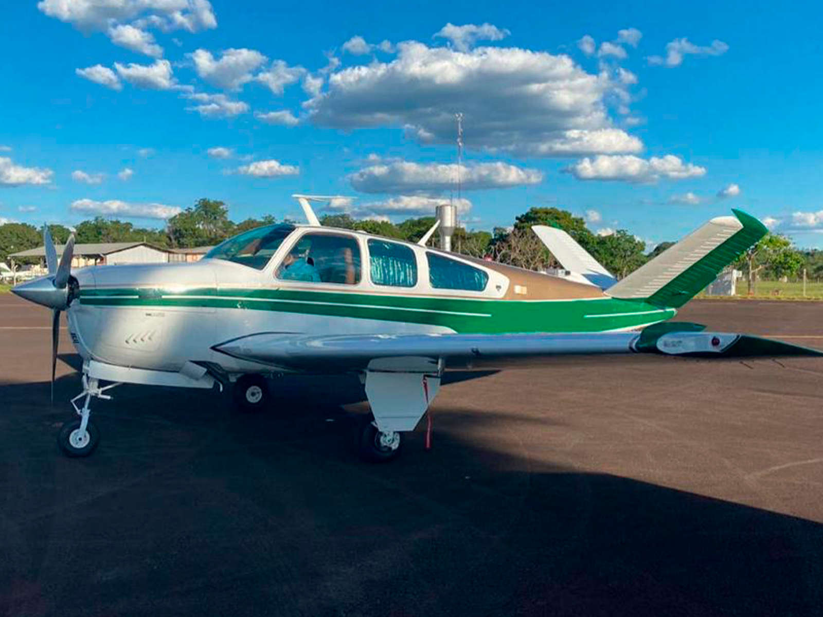 Beechcraft Bonanza V35B 1976 à venda