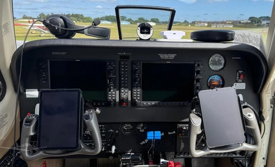 Beechcraft Baron G58 2015 miniatura 5