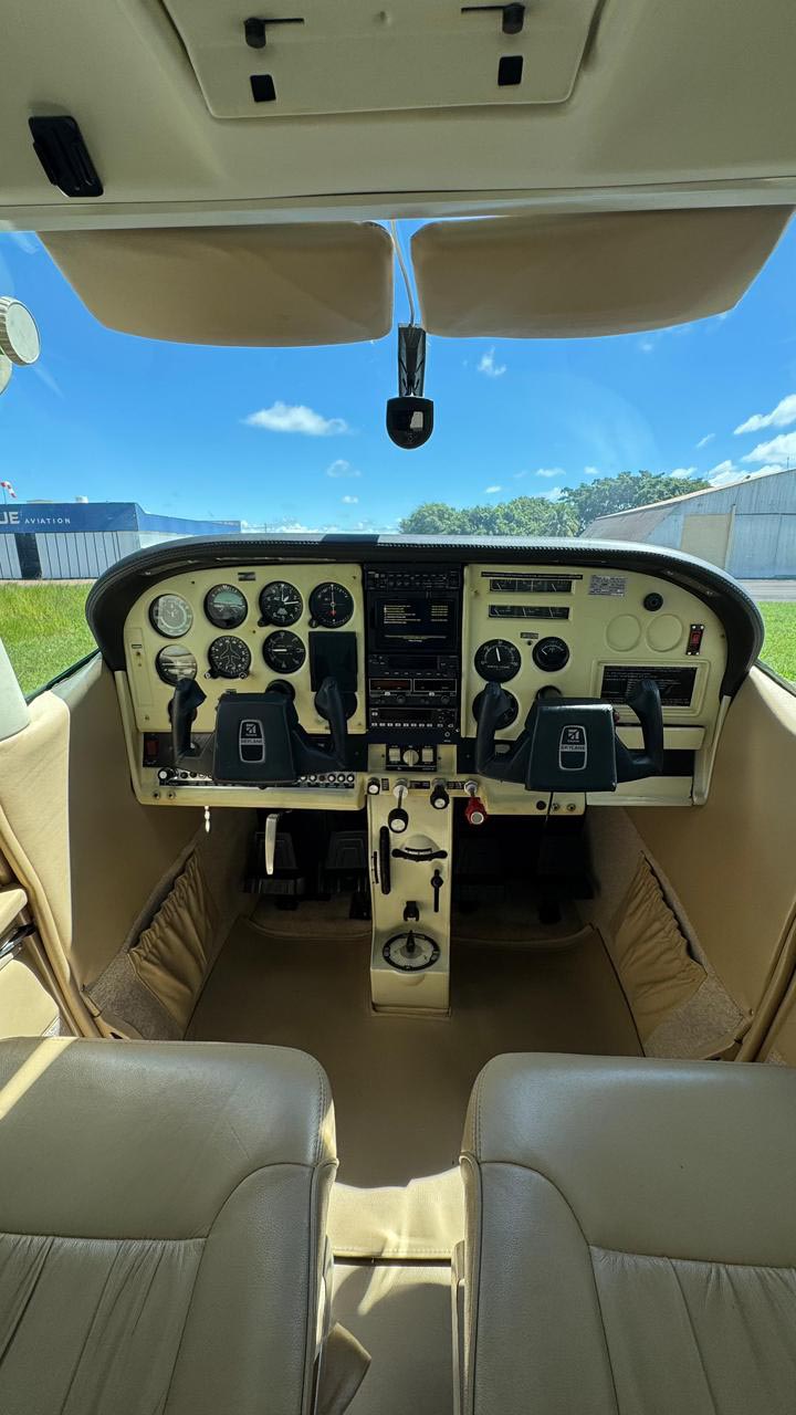 Cessna 182P 1973 miniatura 4
