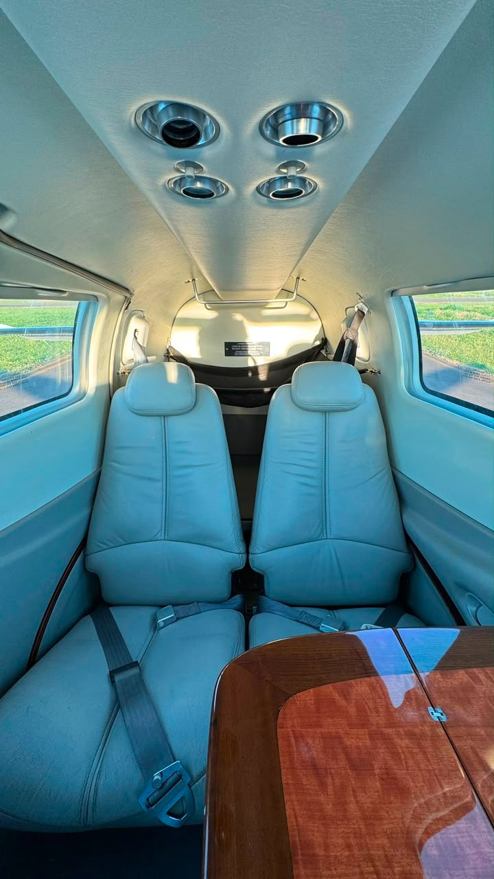 Beechcraft Baron 58 1999 miniatura 3