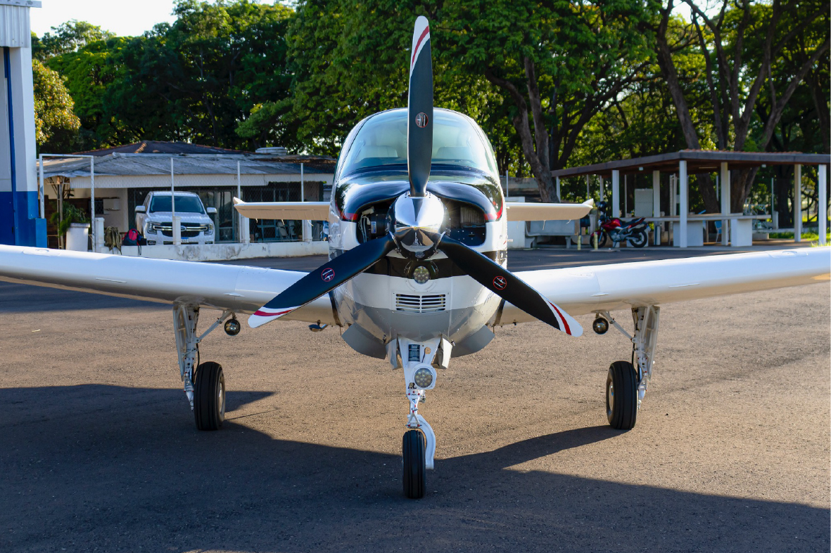 Beechcraft Bonanza F33A • PR-HBP miniatura 3