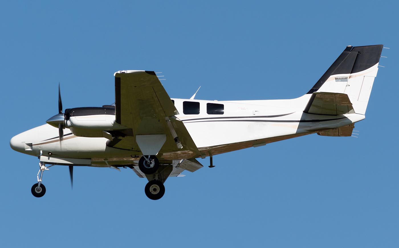 Beechcraft Baron G58 2012 miniatura 2