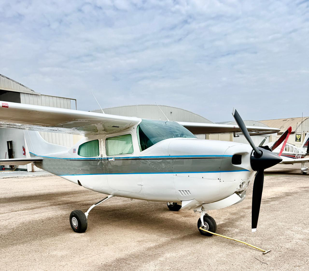 Cessna 210 Centurion 1984 — foto 1
