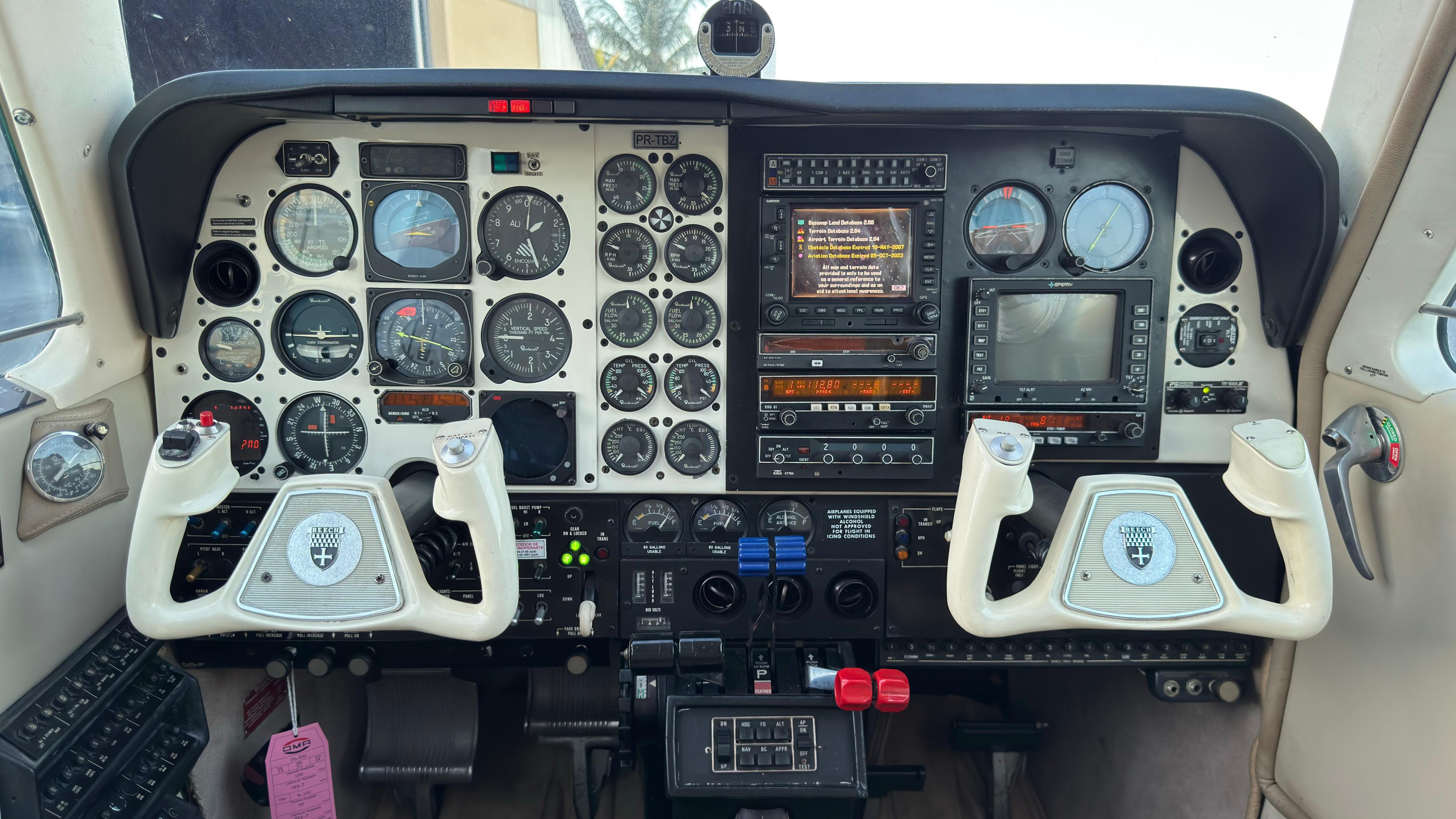 Beechcraft Baron G58 1984 miniatura 5