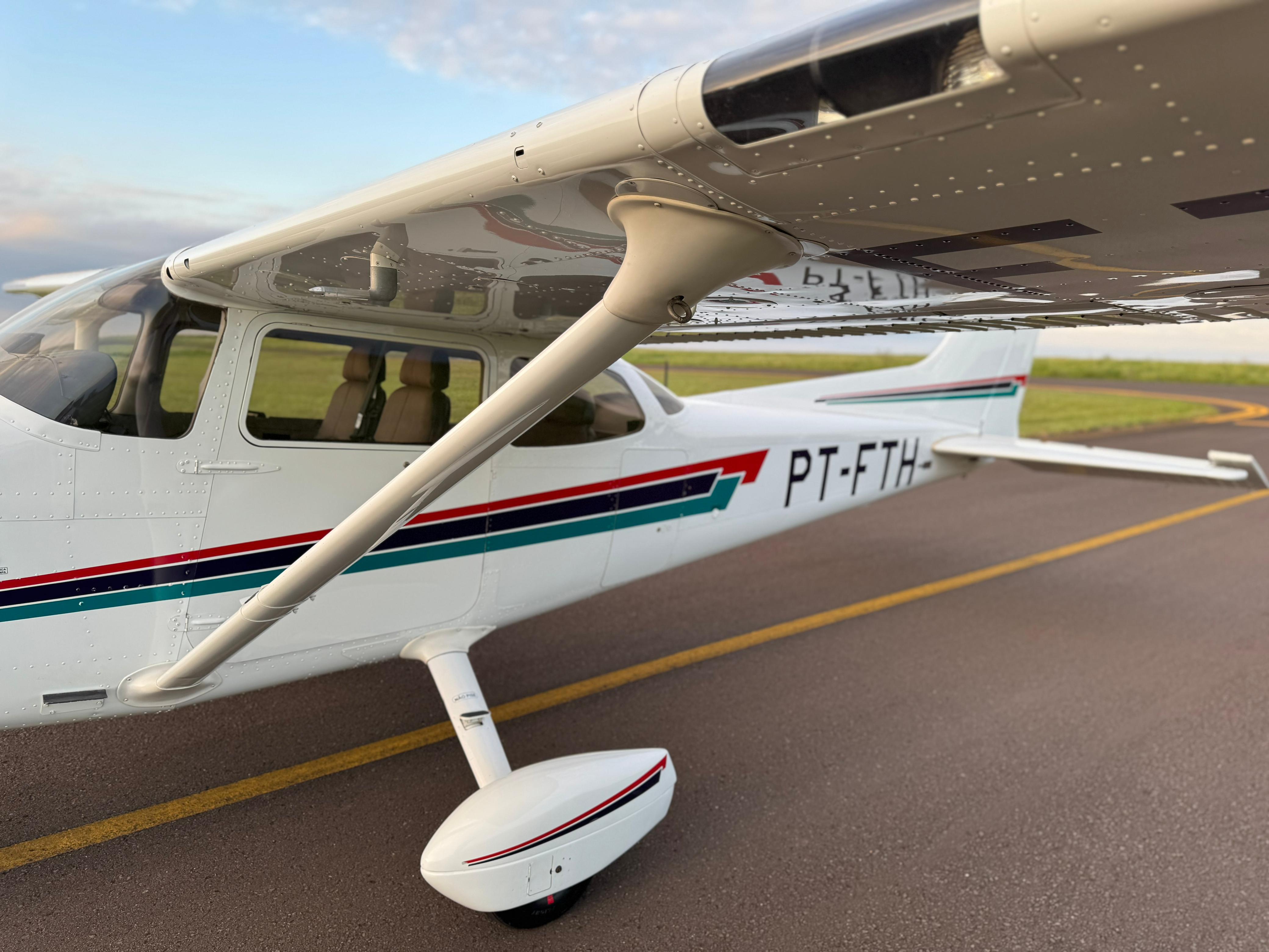 Cessna 172 Skyhawk 2002 miniatura 8
