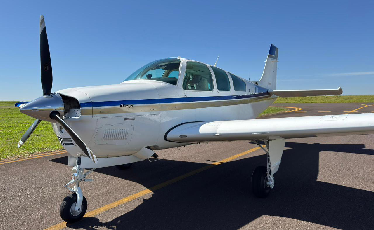 Beechcraft Bonanza F33A 1991 miniatura 4
