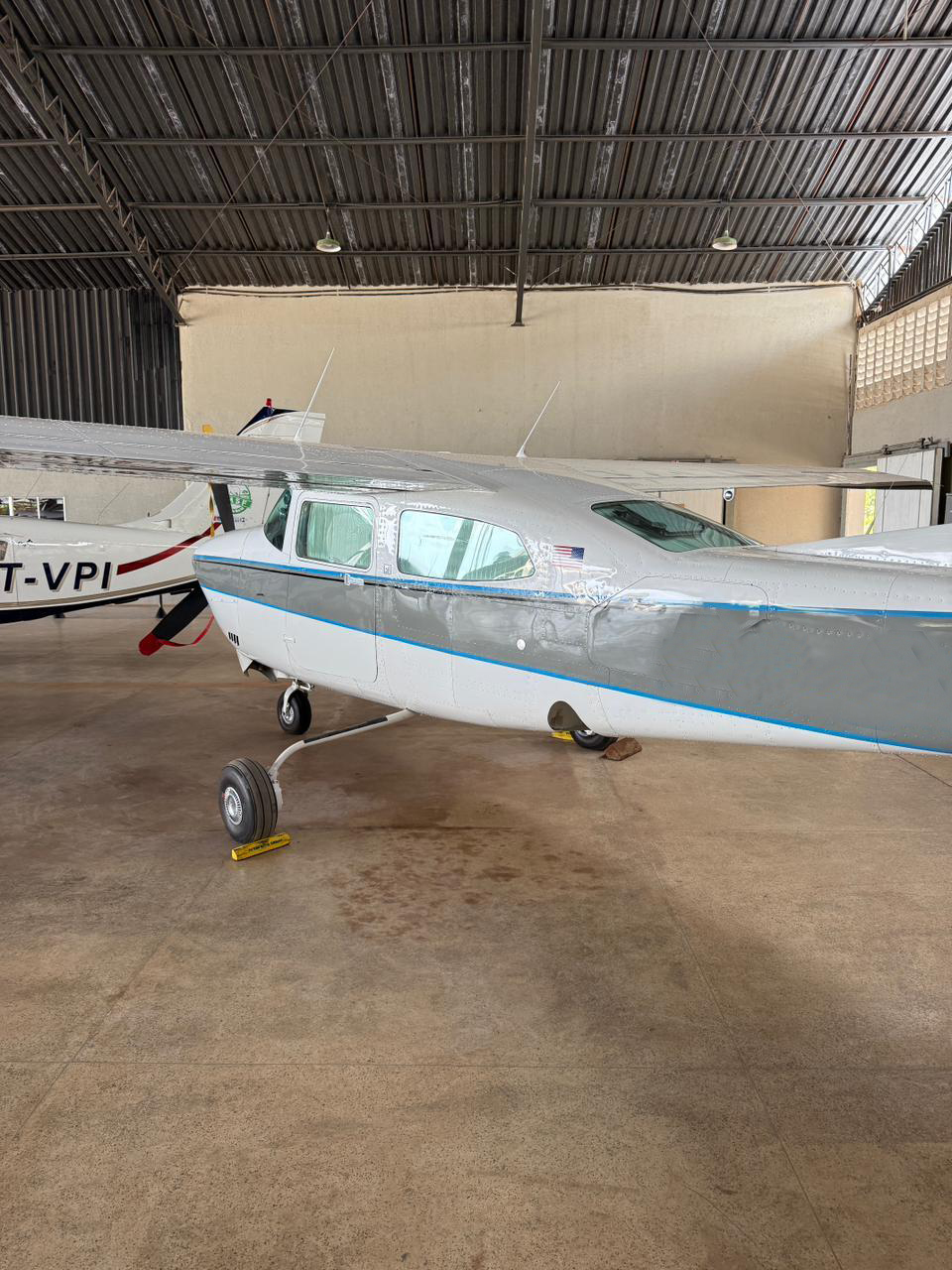 Cessna 210 Centurion 1984 miniatura 3