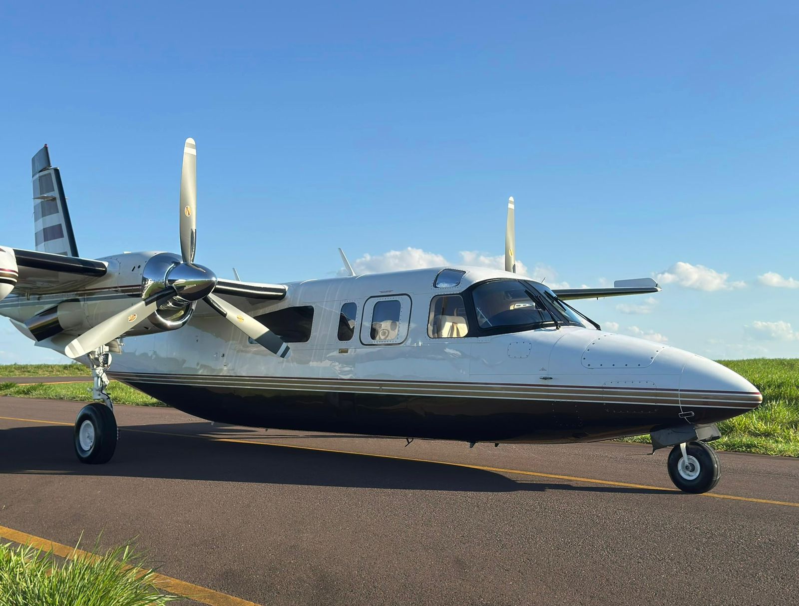 TWIN COMMANDER TURBO COMMANDER 690B 1977 à venda