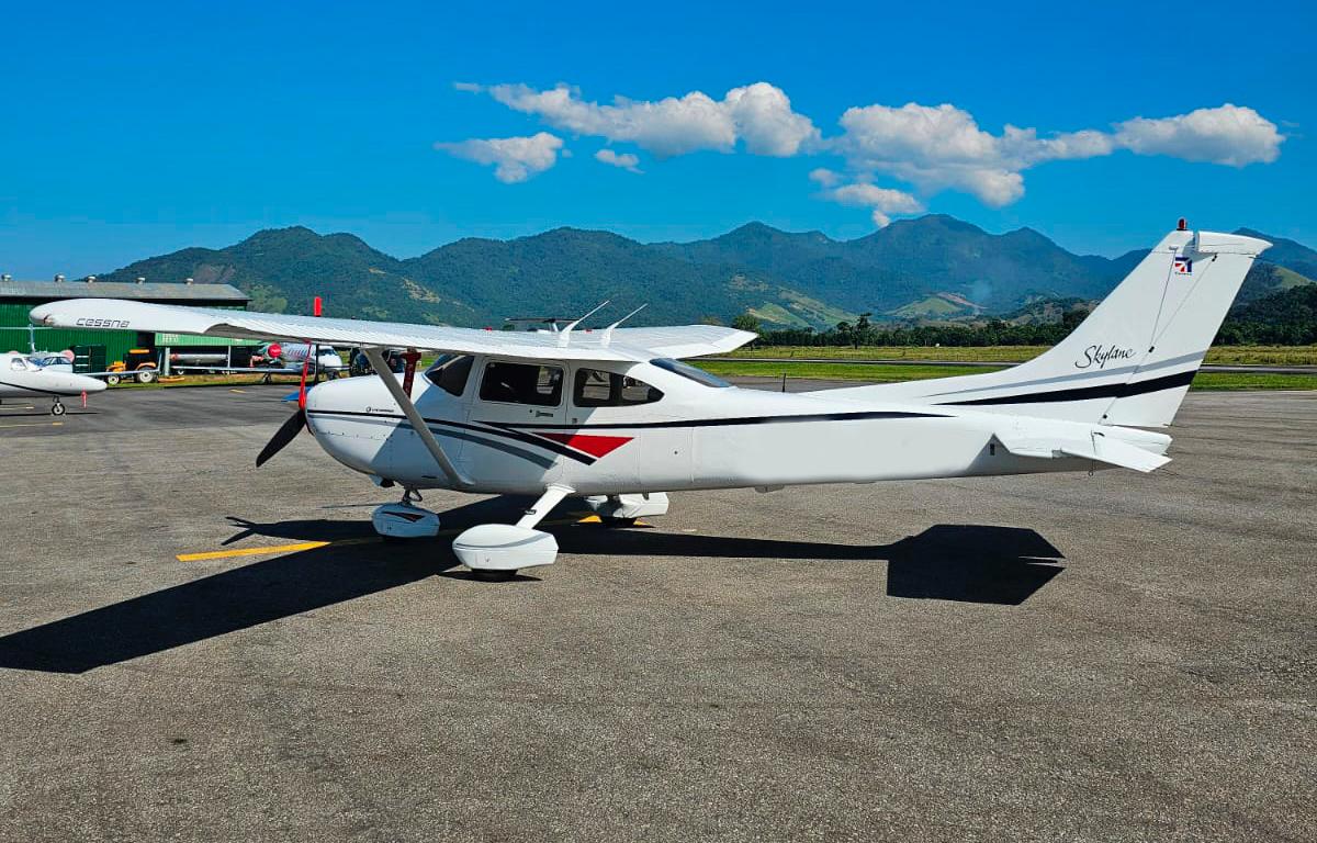 Cessna 182 Skylane 1998 miniatura 5