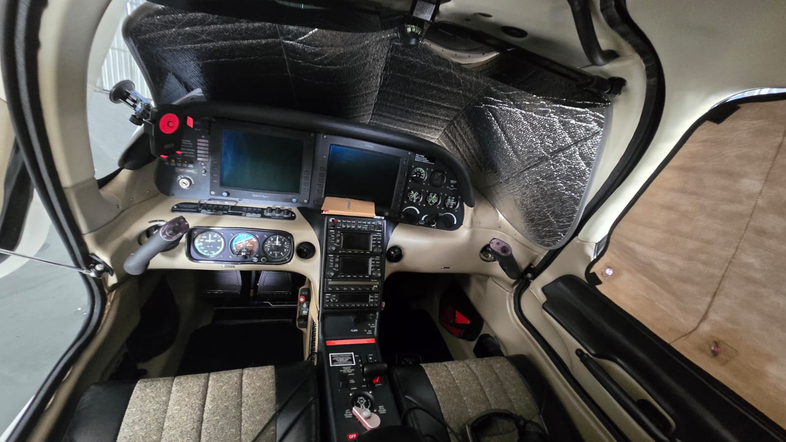 Cirrus SR20 2005 miniatura 3