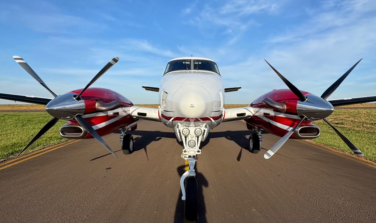 Beechcraft KING AIR C90A 1999 miniatura 2