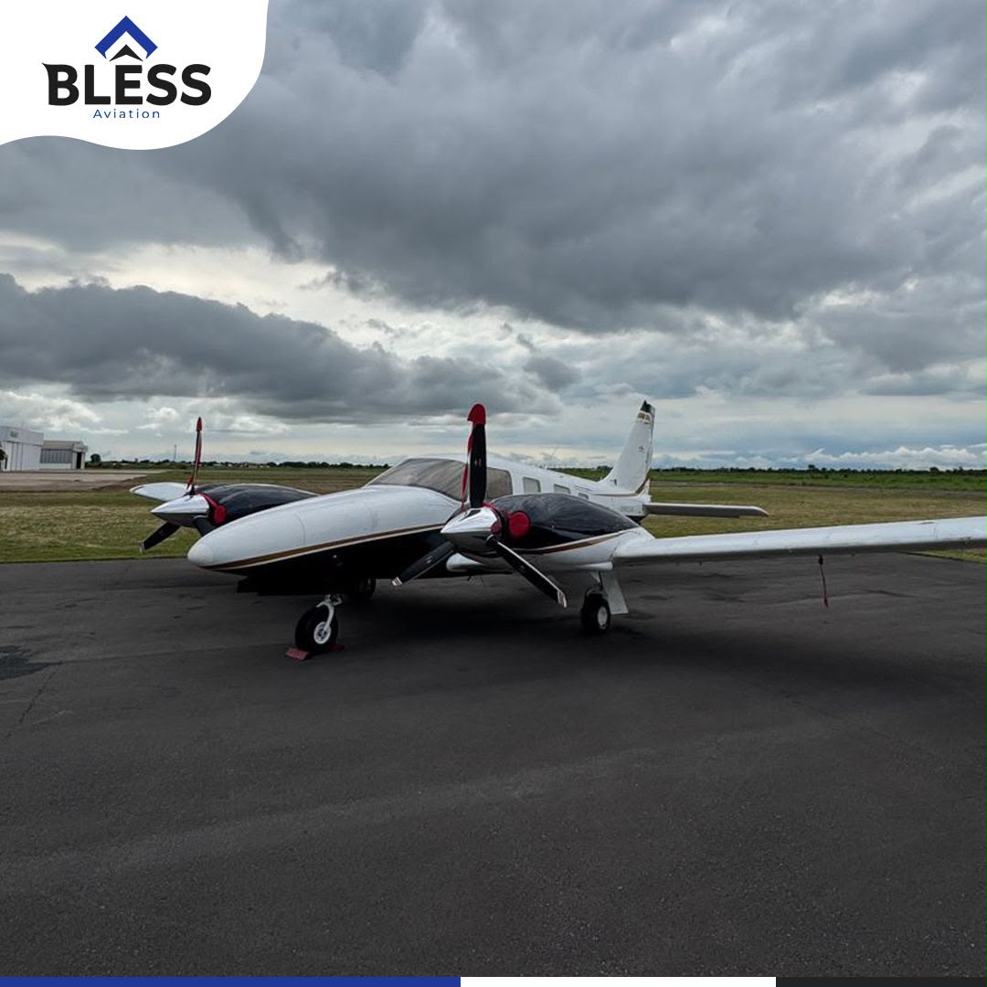 Piper Seneca V 2000 miniatura 2