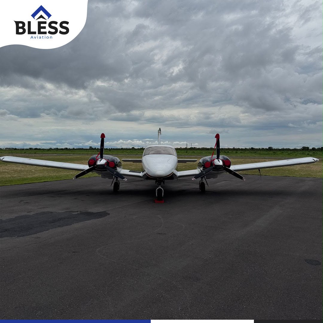Piper Seneca V 2000 miniatura 4